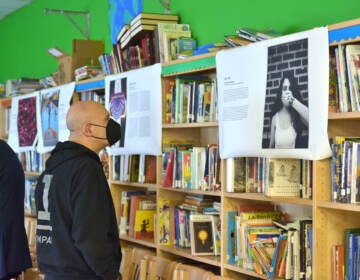 The Shutterbug photography students celebrated their work being published in Motivos Magazine in February at John B. Stetson Charter. Their photos lined the bookshelves of the library. (Photo by Jesús Rincón)